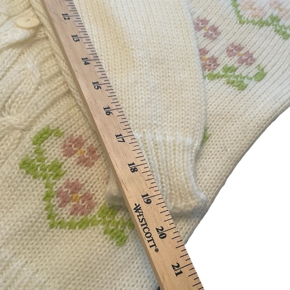 Hand Knit Cream Cable Knit Button Down Sweater/Scalloped Edge V-Neck- Size M - Picture 9 of 11